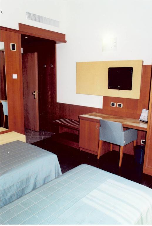 Locanda Sant'Ambrogio Cislago Quarto foto