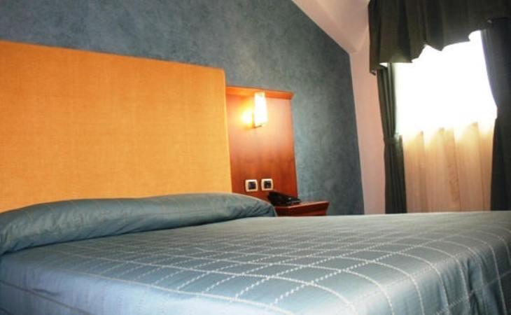 Locanda Sant'Ambrogio Cislago Quarto foto